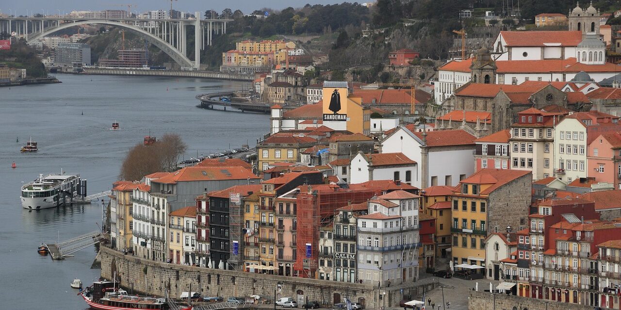 2427999-portugal-3987360_1280