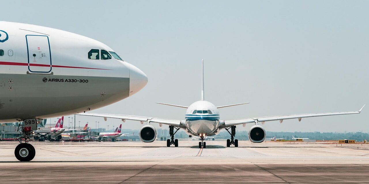 chuan-zhao-tuo-xie-yi-lu-xiao-pao-airplane-7359232_1280