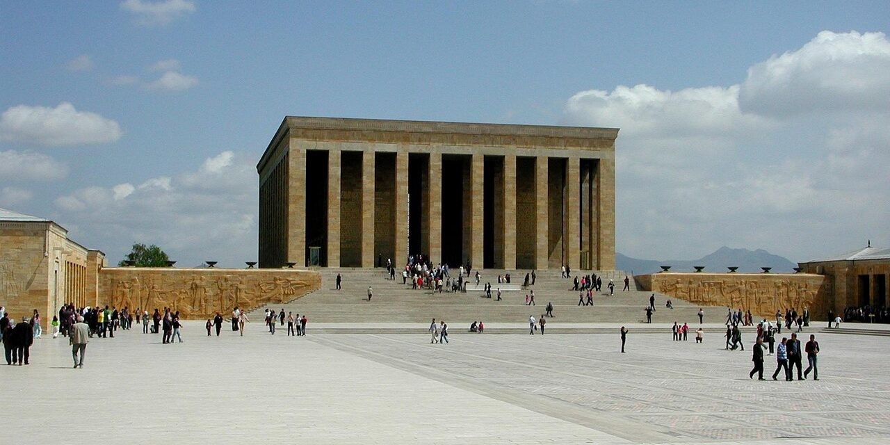 d97jro-monument-471329_1280