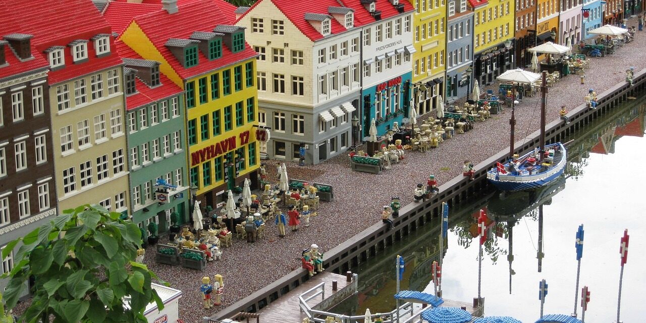 marktplatzrehburg-loccum-lego-2714098_1280