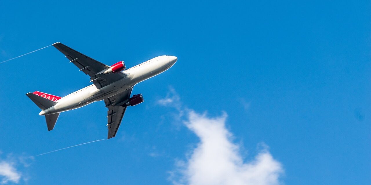 pabloestra92-airplane-3243995_1280